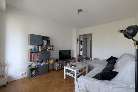 pièce de vie avec vue de l'entrée